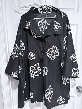 Roni Rabl Black Button-Front Top with White Floral Print
